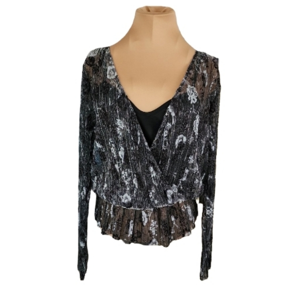 BCX Metallic Floral Crinkled Surplice Peplum Top Black Silver Shimmer Size M